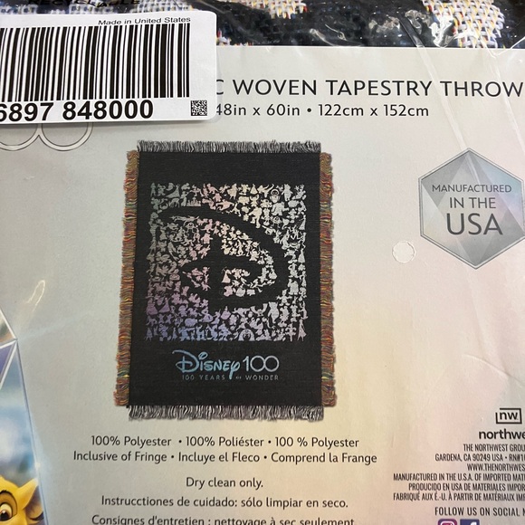 New in box, Disney, tapestry Woven throw - Picture 6 of 6
